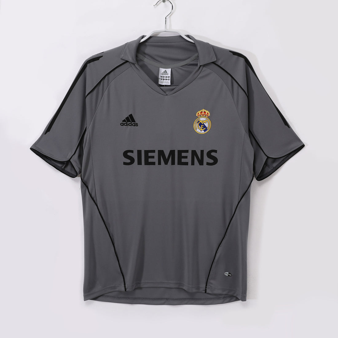 MAILLOT RETRO REAL MADRID EXTERIEUR 2005/2006