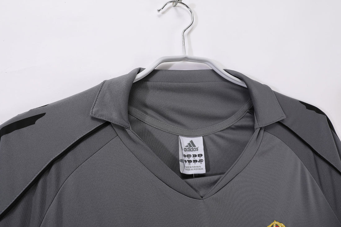 MAILLOT RETRO REAL MADRID EXTERIEUR 2005/2006