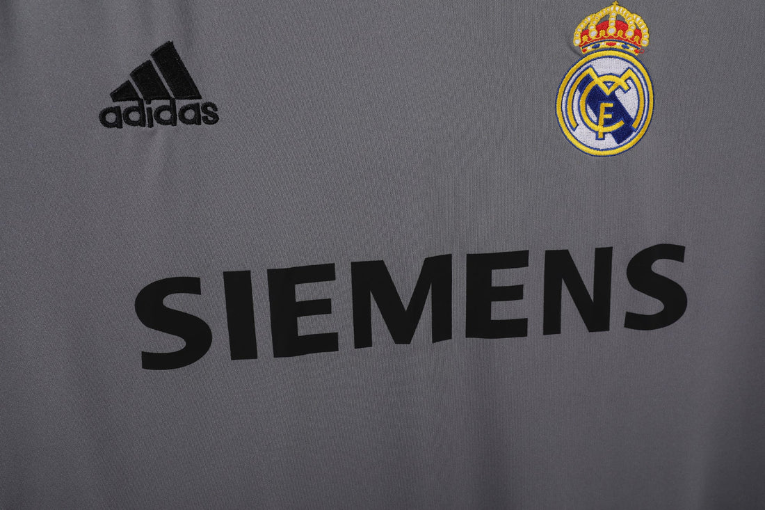 MAILLOT RETRO REAL MADRID EXTERIEUR 2005/2006